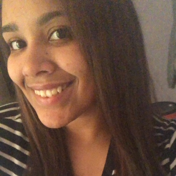 Meet your Posher, Gabrielle - Picture 2 of 3